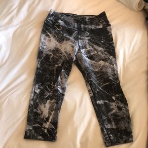 Nike Dri-Fit Capri Leggings in Marble Print